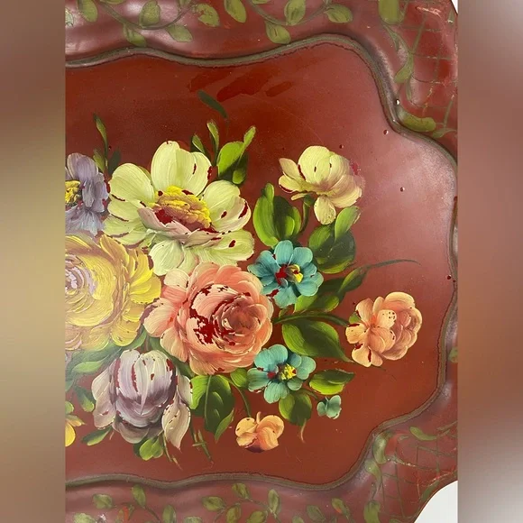 Vintage red metal hand painted toleware serving tray - Picture 7 of 16